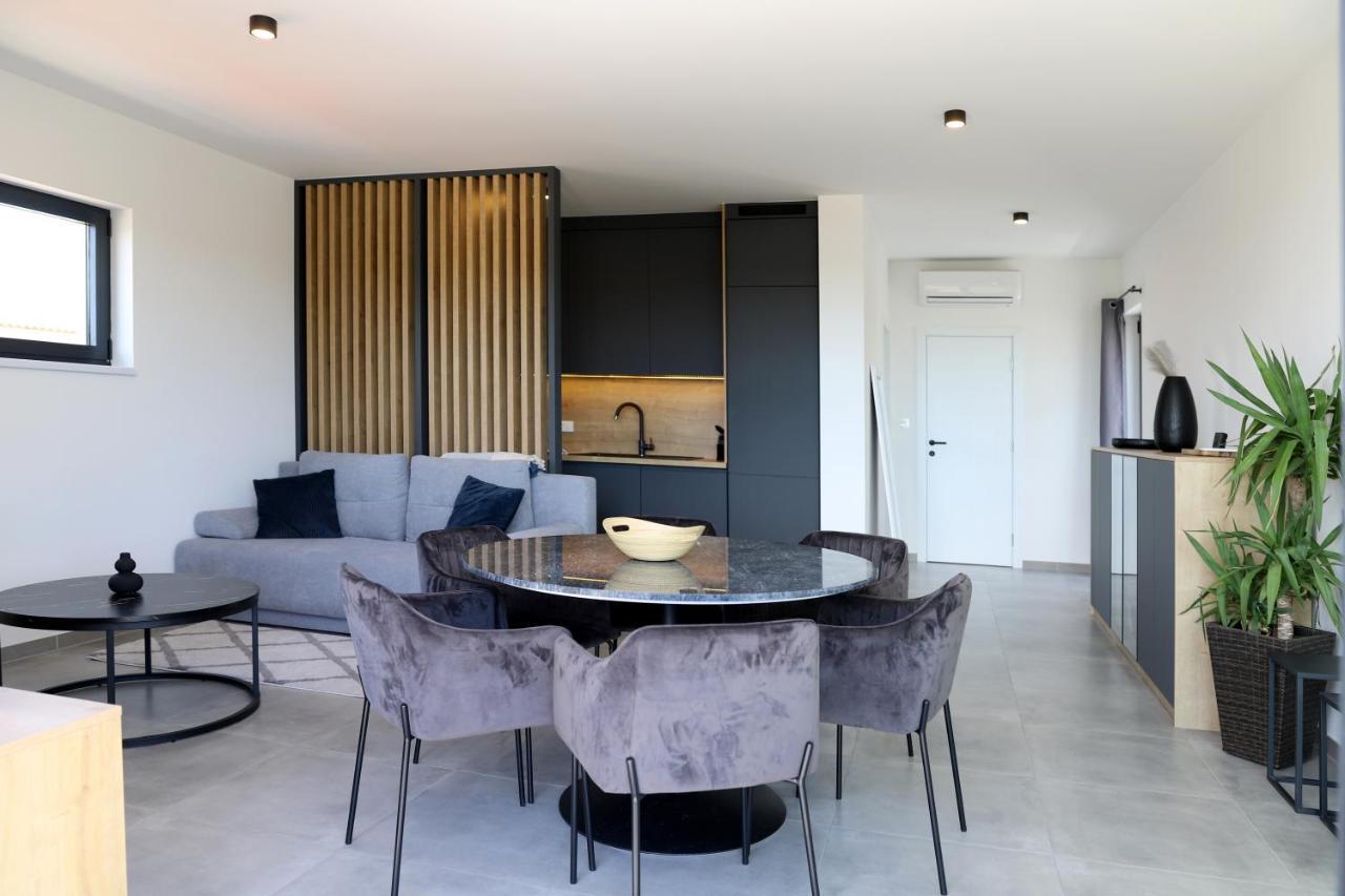 Apartments Terra Sun With Private Pool Or Jacuzzi ニヴィーチェ エクステリア 写真