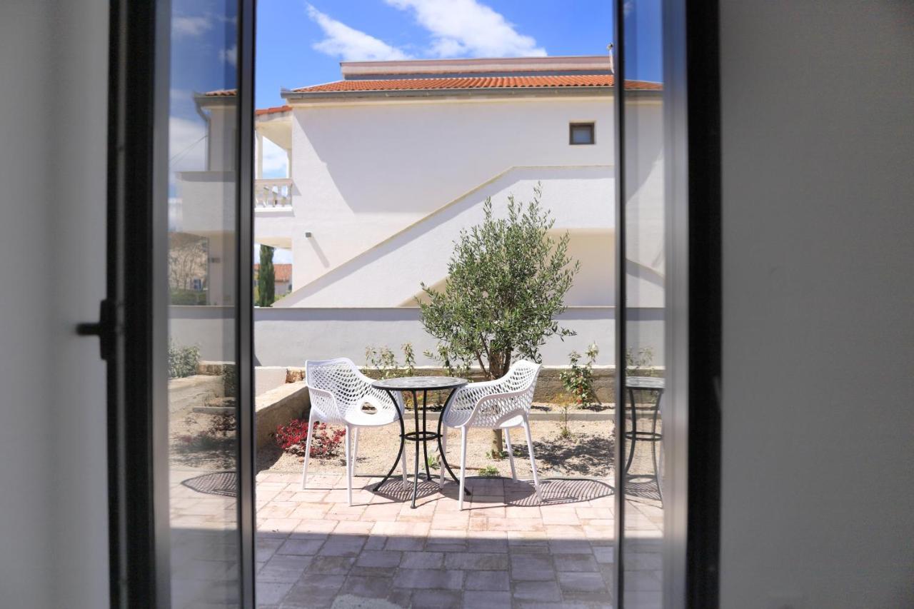 Apartments Terra Sun With Private Pool Or Jacuzzi ニヴィーチェ エクステリア 写真