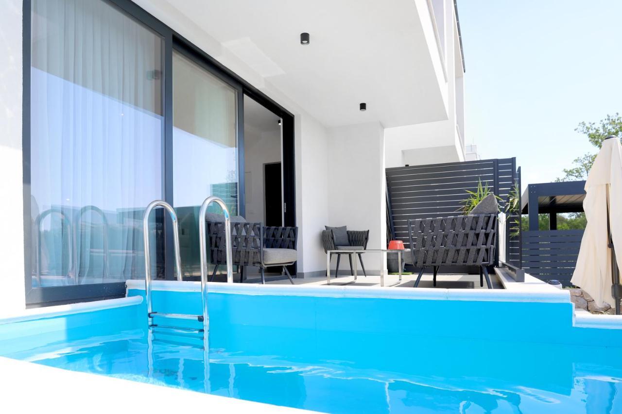 Apartments Terra Sun With Private Pool Or Jacuzzi ニヴィーチェ エクステリア 写真